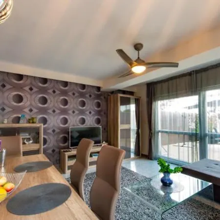 Bay Seashore Apartment