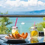 Bay Seashore Apartman *