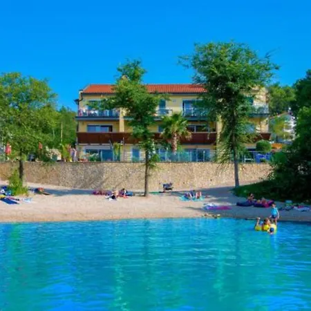 Bay Seashore Apartman *