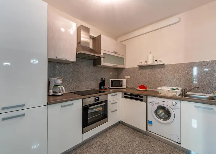 索利内湾海滨公寓 *