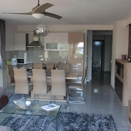 Apartment Bay Seashore